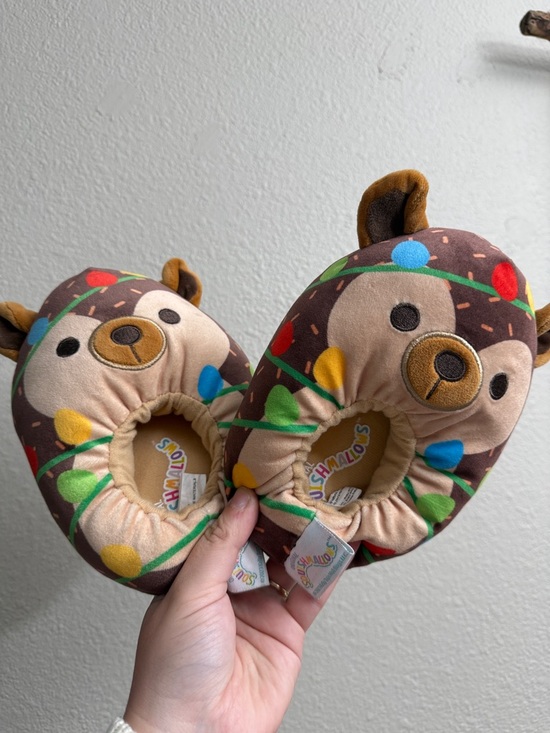 Squishmallows Other - Squishmallows Bear Slippers - Brown and Multicolor